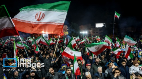 گزارش تصویری/ مراسم وداع با شهدای ناو شکن دنا در میدان ونک