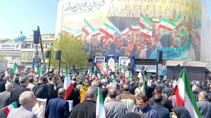 تشییع شهدای ناوشکن دنا و شهیدان لاریجانی و سلیمانی برگزار شد