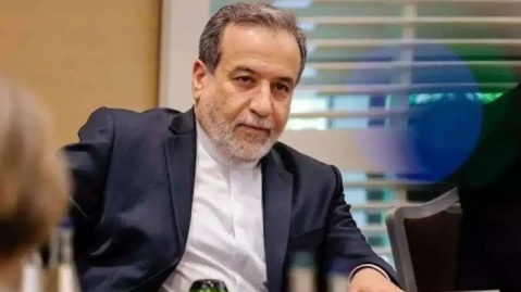 انتقاد وزیر خارجه ایران از سکوت و انفعال رئیس جمهور فرانسه