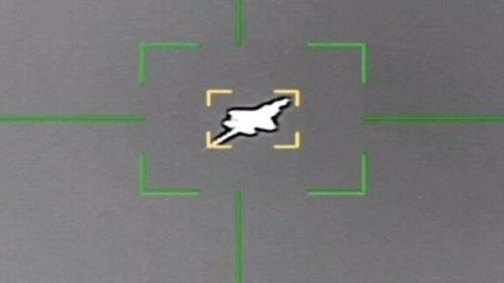 سومین جنگنده دشمن متخاصم در آسمان ایران مورد اصابت قرار گرفت