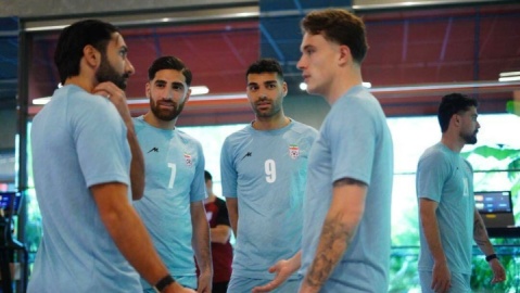 تمرین بازیکنان در سالن بدنسازی/ تیم ملی فوتبال با حضور لژیونرها تکمیل شد