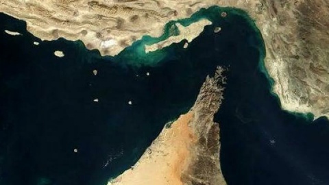 عبور یک نفتکش تایلندی از تنگه هرمز