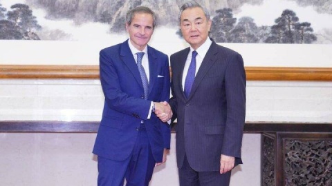 وزیر خارجه چین نسبت به حملات به تاسیسات هسته‌ای در خاورمیانه هشدار داد