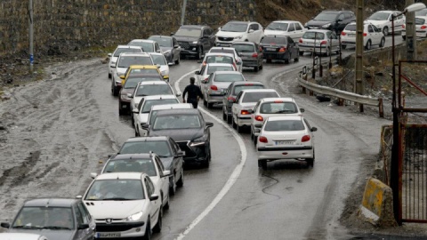 تردد روان در محورهای شمالی/ بارش باران و مه‌گرفتگی در جاده‌های ۲۱ استان کشور