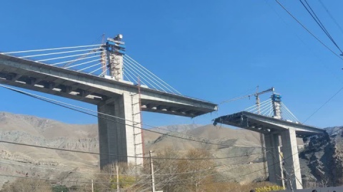 بقائی: خراب‌کردن پل‌های بزرگ، خرابکاران را بزرگ نمی‌کند/ ایران، ایستاده‌است