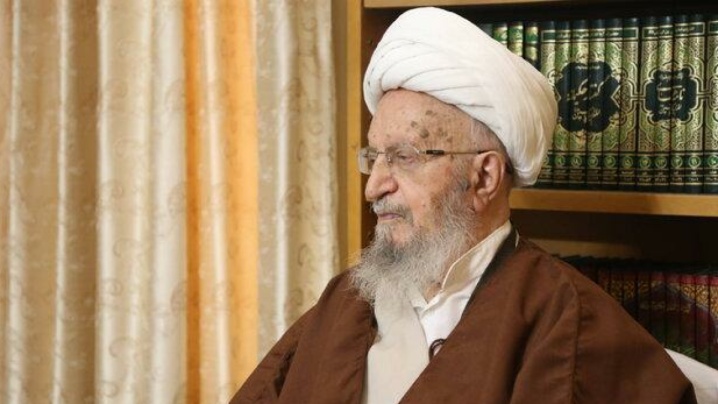 تاکید آیت‌الله مکارم‌ شیرازی از حضور مردم در میدان/ دست برتر را در میدان نبرد در اختیار داریم