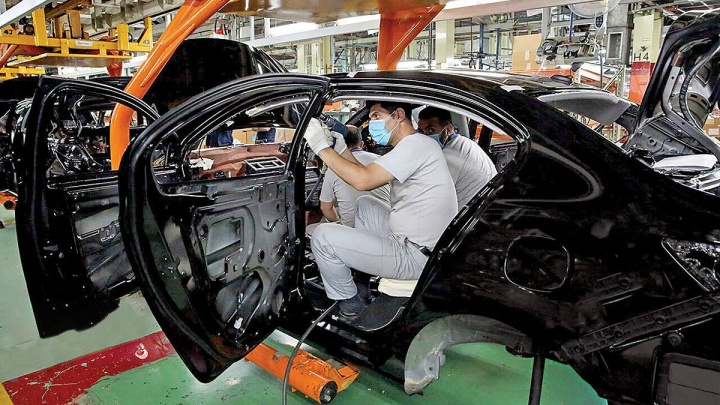 آیا خودروهای وارداتی گران می‌شوند؟