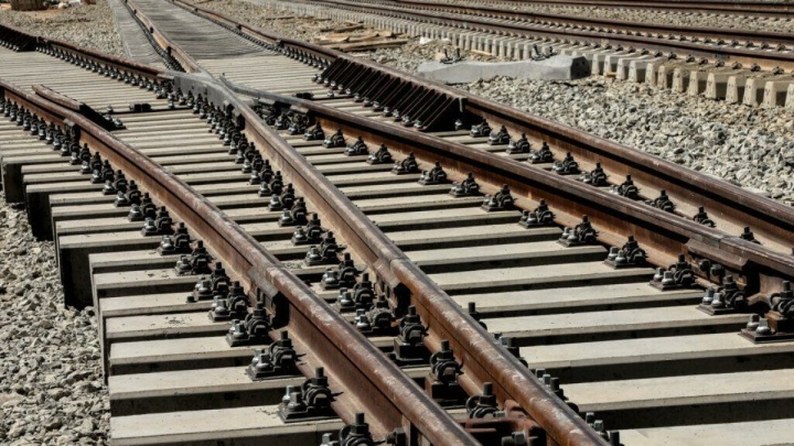 تجاوز دشمن به پل راه آهن کاشان/ ۲ نفر شهید شدند