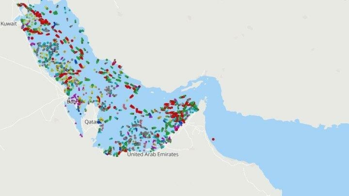 اولین کشتی پس از آتش‌بس با اجازه ایران از تنگه هرمز عبور کرد