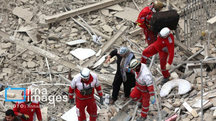 نجات ۴۲۷ نفر از زیر آوار طی جنگ تحمیلی در تهران