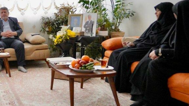 حضور حضرتی در منزل مدیرکل فقید مطبوعات خارجی وزارت فرهنگ