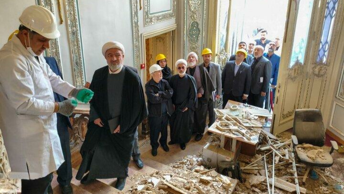 نمایندگان مجلس به کاخ سعدآباد رفتند