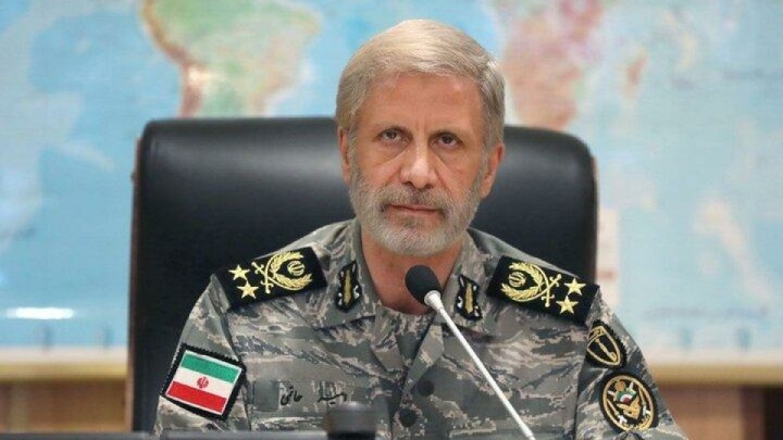 امیر حاتمی: ارتش با چشمانی باز و دستانی به ماشه، آماده مقابله با هرگونه تجاوز دشمنان است