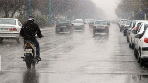 بارش باران در جاده‌های ۱۲ استان/ تردد در محورهای شمالی روان است