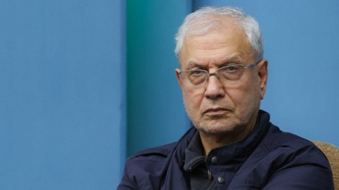 گرو گذاشتن آبرو برای مصالح کشور، کم از خون دادن نیست