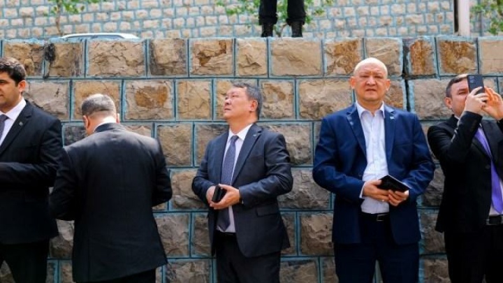 ویدیو/ از بیمارستان گاندی تا کاخ گلستان؛ بازدید سفرا از تهرانِ زخمی در جنگ رمضان