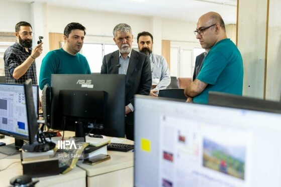 بازدید سید عباس صالحی وزیر فرهنگ و ارشاد از روزنامه ایران