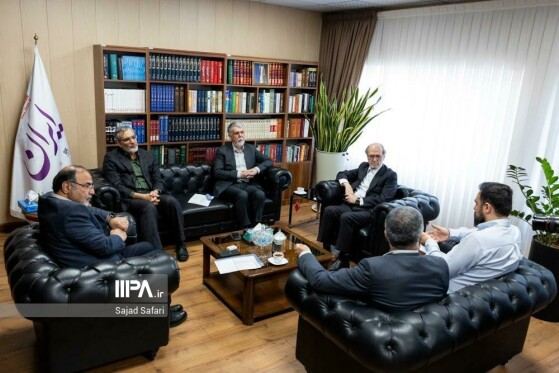 بازدید سید عباس صالحی وزیر فرهنگ و ارشاد از روزنامه ایران