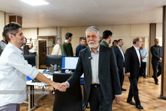 بازدید سید عباس صالحی وزیر فرهنگ و ارشاد از روزنامه ایران