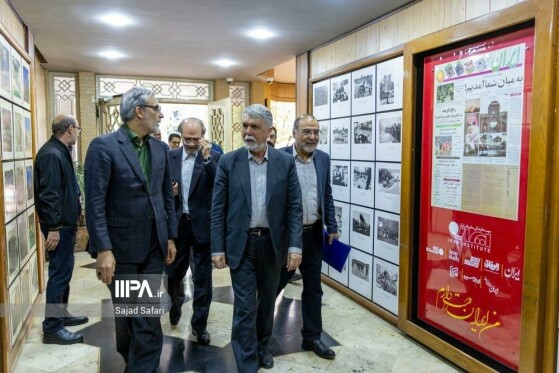 بازدید سید عباس صالحی وزیر فرهنگ و ارشاد از روزنامه ایران