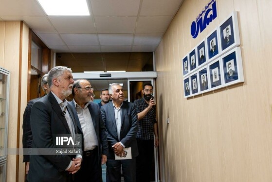 بازدید سید عباس صالحی وزیر فرهنگ و ارشاد از روزنامه ایران