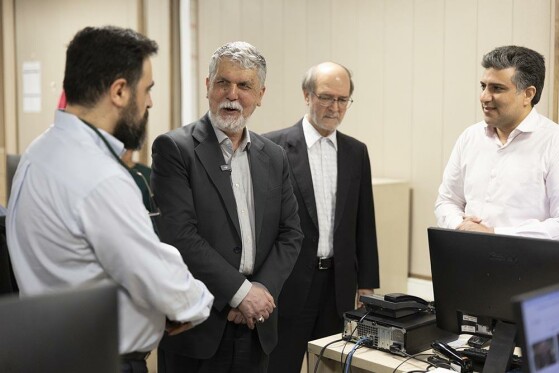 بازدید سید عباس صالحی وزیر فرهنگ و ارشاد از روزنامه ایران