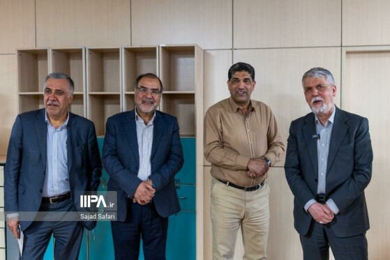 بازدید سید عباس صالحی وزیر فرهنگ و ارشاد از روزنامه ایران