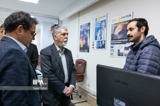 بازدید سید عباس صالحی وزیر فرهنگ و ارشاد از روزنامه ایران