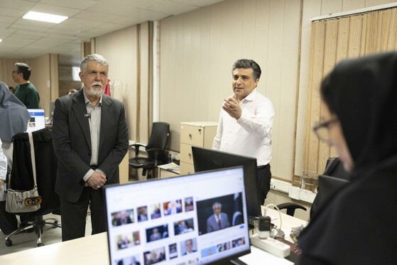 بازدید سید عباس صالحی وزیر فرهنگ و ارشاد از روزنامه ایران