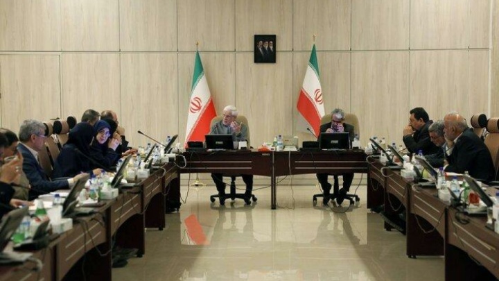 عارف: تیم مذاکره‌کننده با تدبیر از منافع ملی دفاع می‌کند