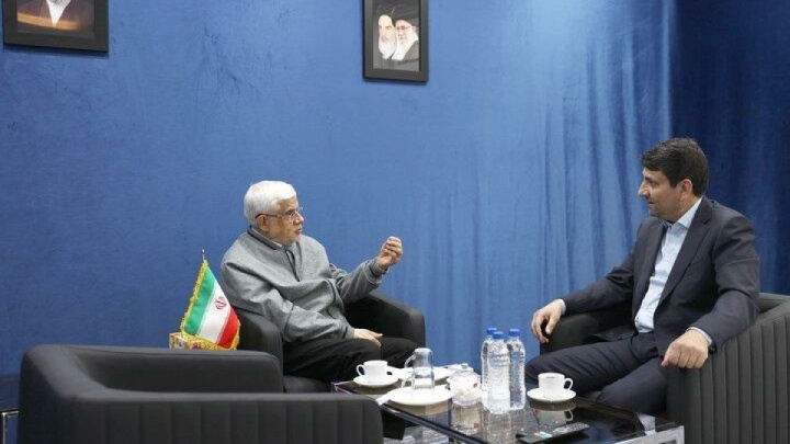 عارف: با اینترنت طبقاتی مخالفیم/ دسترسی‌ها باید بدون تبعیض باشد