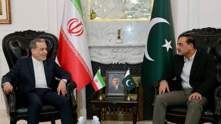 رایزنی عراقچی با فرمانده ارتش پاکستان