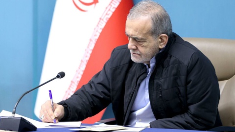 پزشکیان: شکست‌ تاریخی طبس و جنوب اصفهان، درس عبرتی برای مستکبران باشد