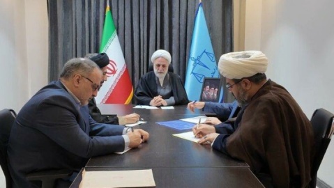 نباید از دشمن زخم خورده غفلت کنیم/ مردم همچنان در صحنه حاضر باشند