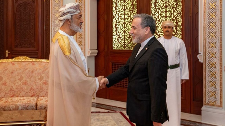 عراقچی با سلطان عمان دیدار کرد