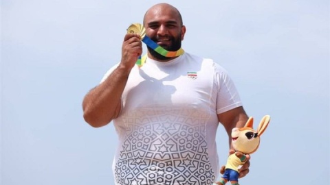 حسن عجمی بختیاروند اولین مدال طلای ایران را برد