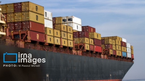 تصاویر/ توقیف دو کشتی کانتینری با مالکیت رژیم صهیونیستی در تنگه هرمز