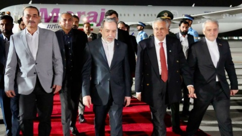 عراقچی از مسقط به اسلام آباد باز می‌گردد/ بخشی از هیئت ایرانی برای مشورت به تهران بازگشت