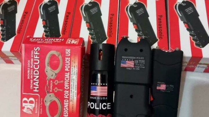 کشف انواع شوکر و اشک‌آور آمریکایی در ایست و بازرسی‌های بسیج خدابنده