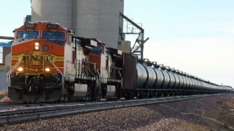 ریل؛ مسیر مکمل صادرات نفت و پتروشیمی