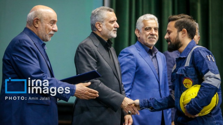 تصاویر/ تجلیل از کارگران نمونه کشوری