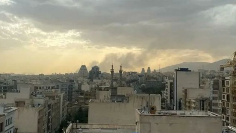 نمایی دیگر از آتش‌سوزی پاساژ ارغوان در شهر اندیشه