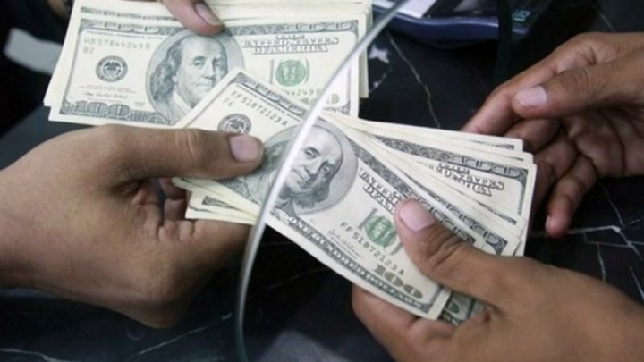 آغاز فروش ارز سهمیه‌ای با نرخ حاشیه بازار در ۲ بانک
