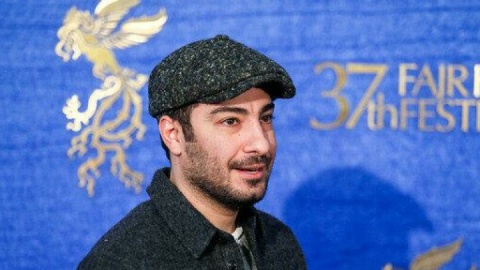 نوید محمدزاده روی صحنه می‌رود