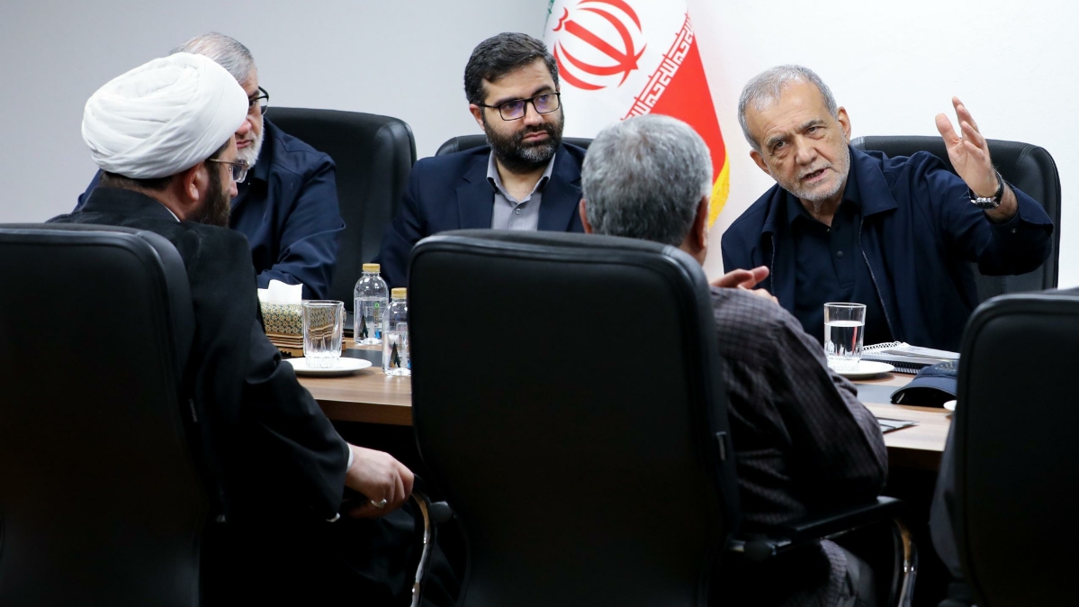 پزشکیان: دستاوردهای نیروهای مسلح در میدان نظامی با صرفهجویی در میدان اقتصادی تکمیل شود