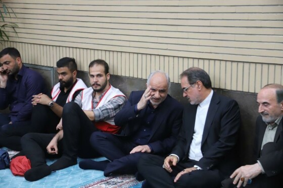 امین حسین رحیمی، وزیر دادگستری در مراسم ترحیم والده پیرحسین کولیوند، رئیس جمعیت هلال احمر