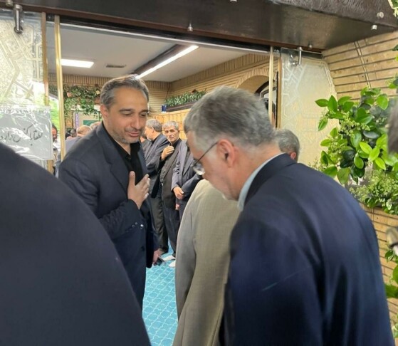 محمدرضا ظفرقندی،‌ وزیر بهداشت، درمان و آموزش پزشکی، در مراسم ترحیم والده پیرحسین کولیوند،
