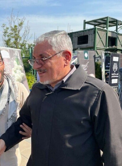 رضا طلایی‌نیک، سخنگوی وزارت دفاع و پشتیبانی نیروهای مسلح، در مراسم ترحیم والده پیرحسین کولیون