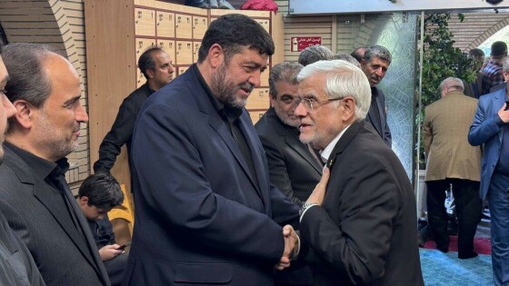 محمدرضا عارف، معاون اول رئیس جمهور در مراسم ترحیم والده پیرحسین کولیوند