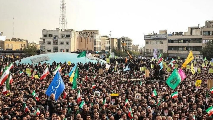 تیم ملی فوتبال از میدان انقلاب به جام جهانی بدرقه می‌شود